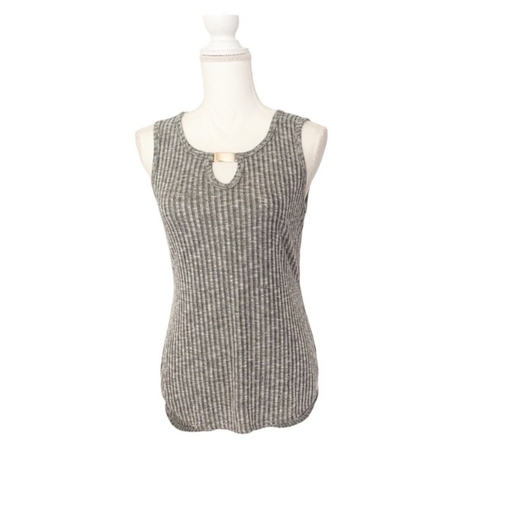 Cleo sleeveless Gray Striped Top Size Medium